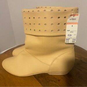 NWT Vintage 1980’s camel booties from Zayre’s.